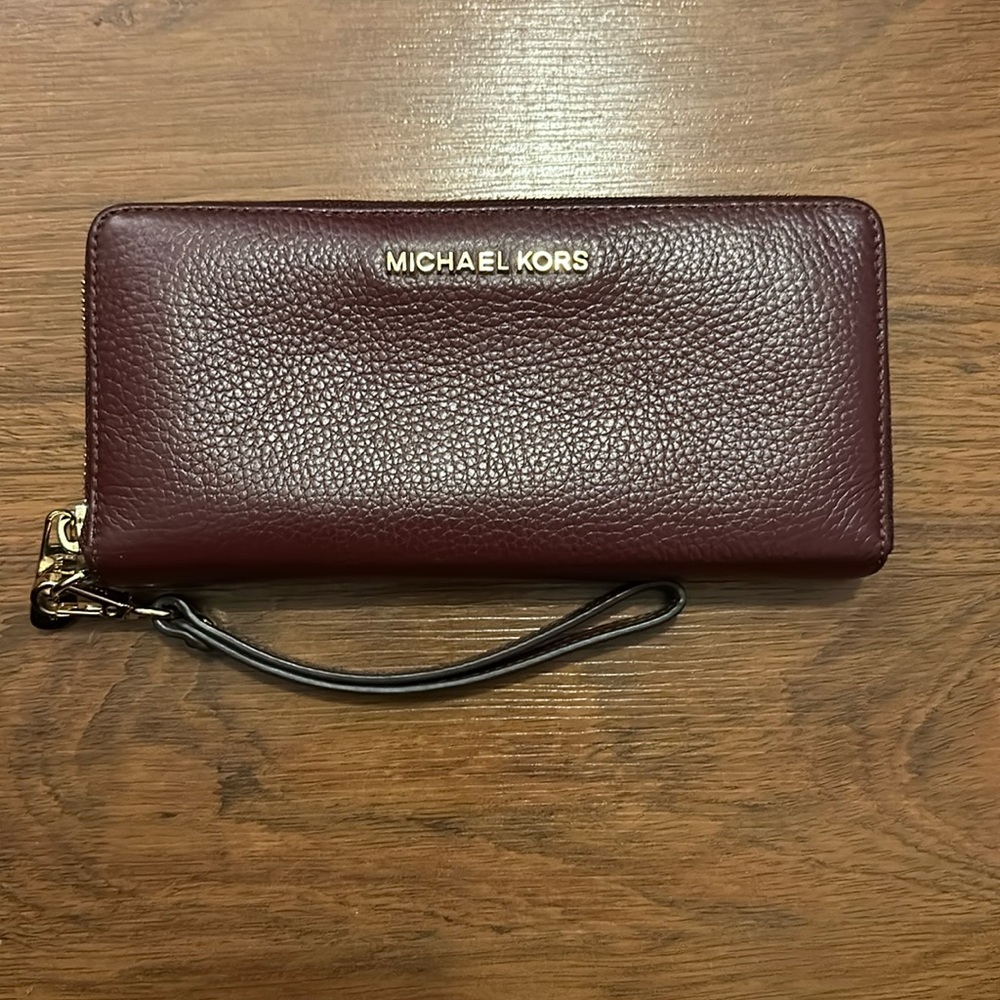 Michael Kors Large Leather Zipper Wallet.